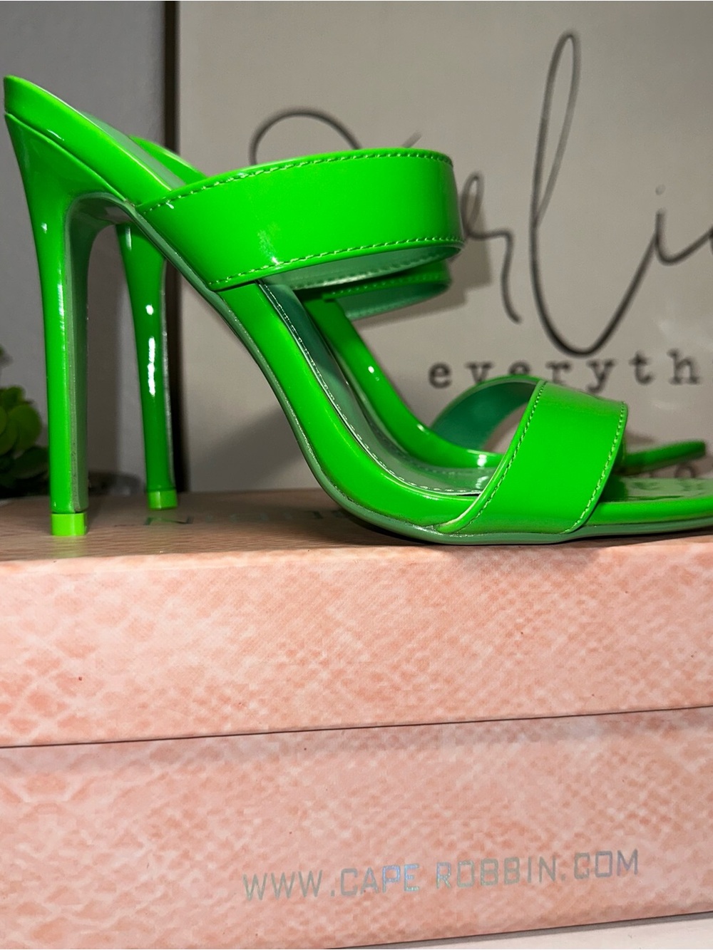 Cape Robbin Sangria Neon Green Stiletto Heels Size 7.5 NIB w/ Box
